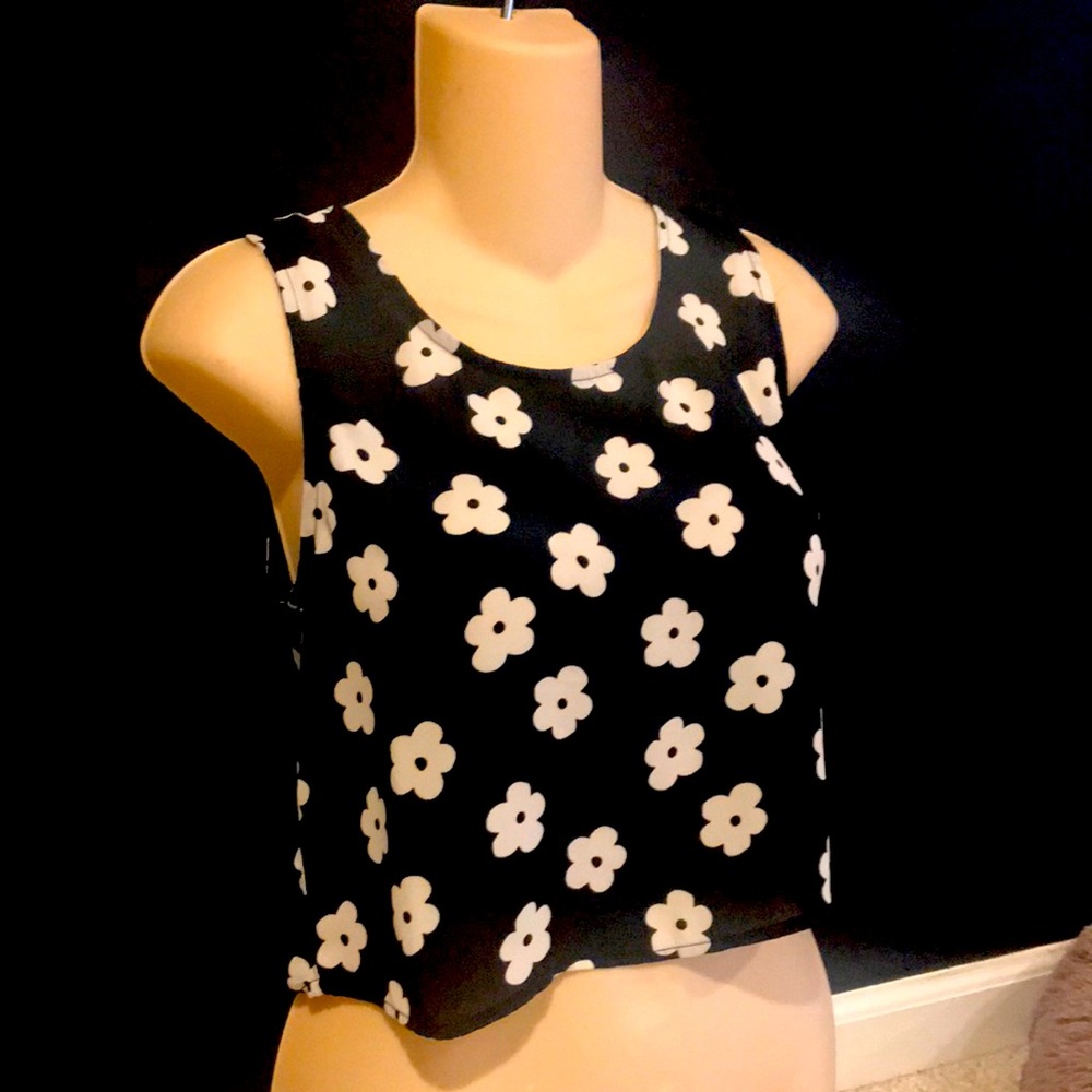 Black white daisy floral tank top hi low blouse